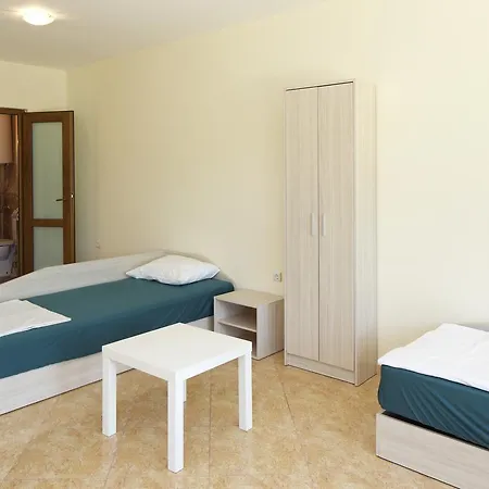 Cherno More Hostel *