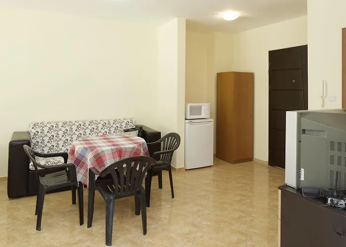 Cherno More Hostel *