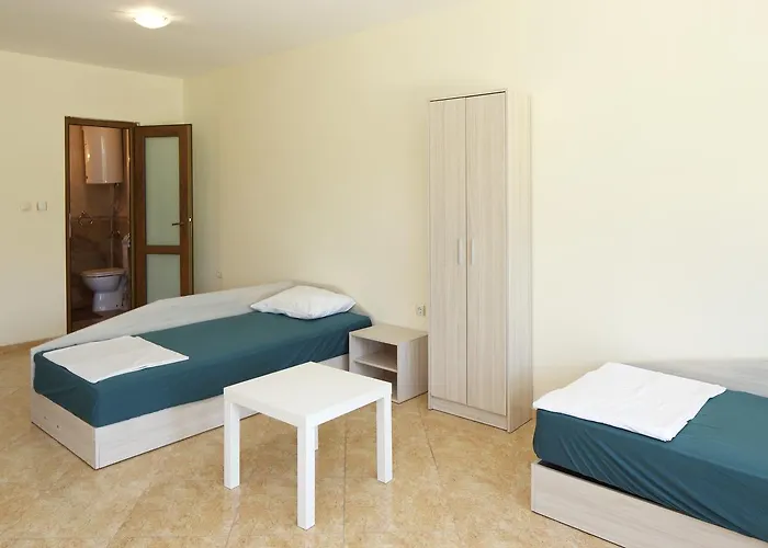 Cherno More Hostel *